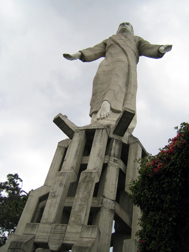 statue
